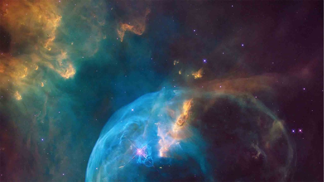 Las nubes del espacio profundo muestran la mano de Dios en la naturaleza y en Su creación de la tierra