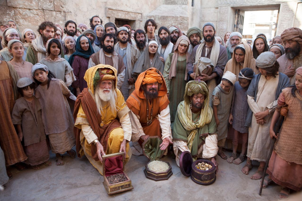 Los reyes magos le presentan sus regalos a Jesús