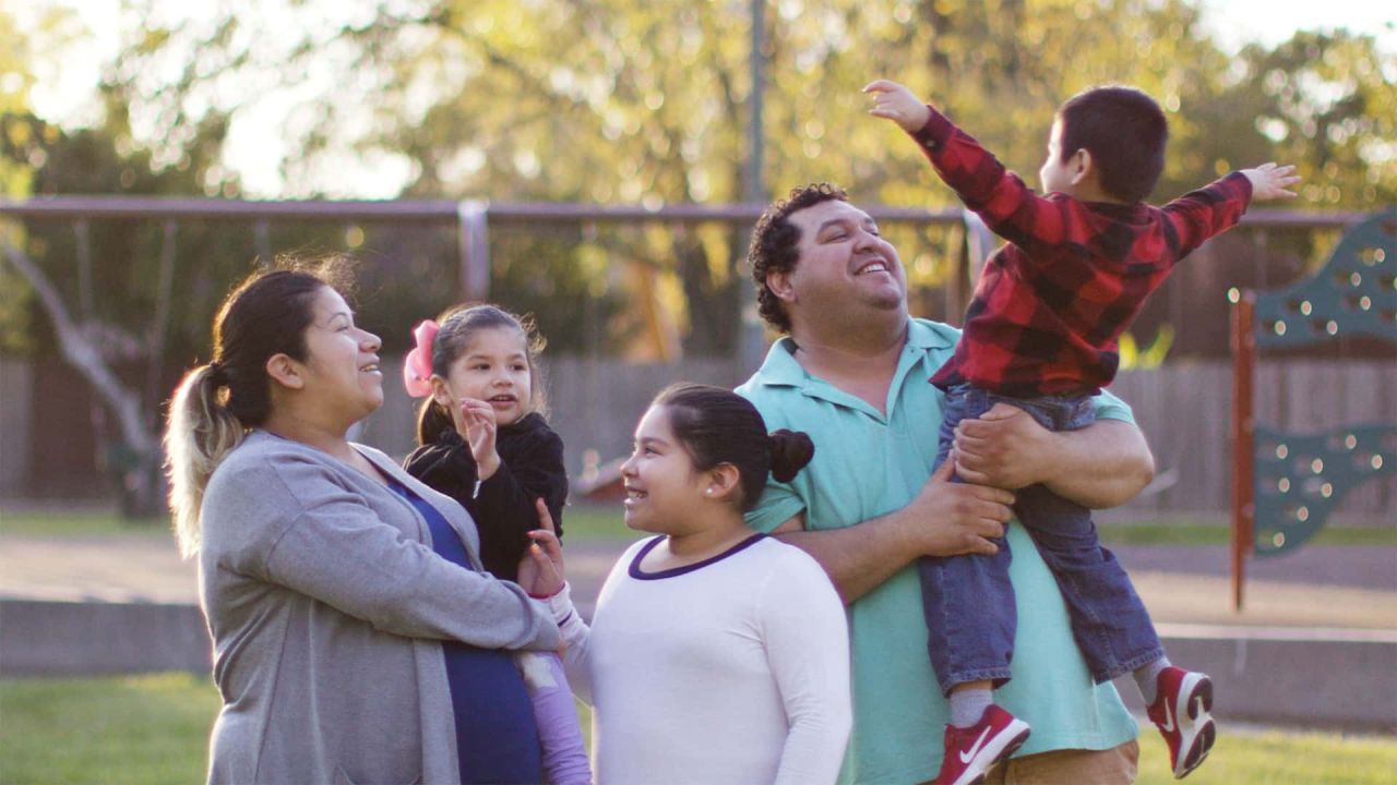 La familia Sarabia es bendecida por el Evangelio de Cristo
