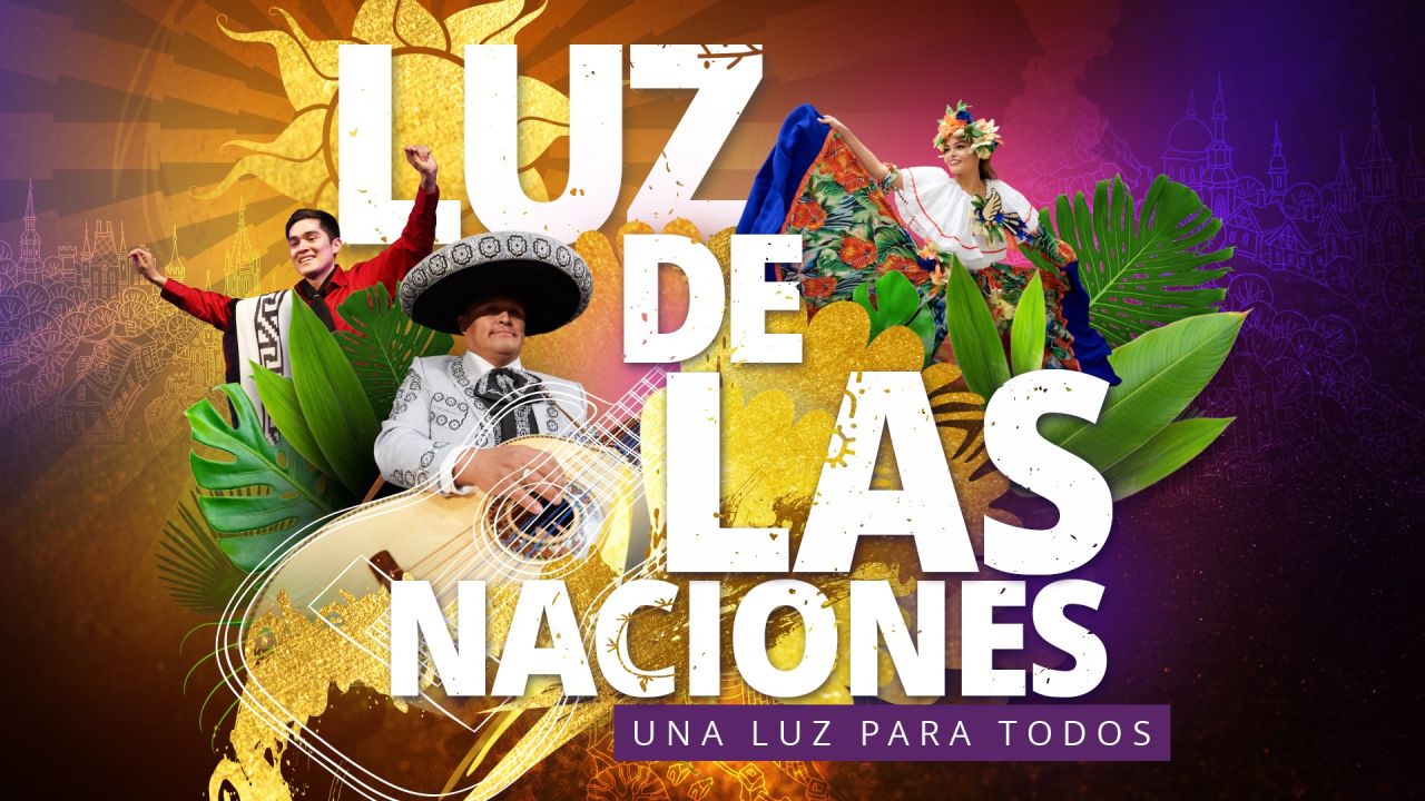 Personas bailan para celebrar la cultura latina