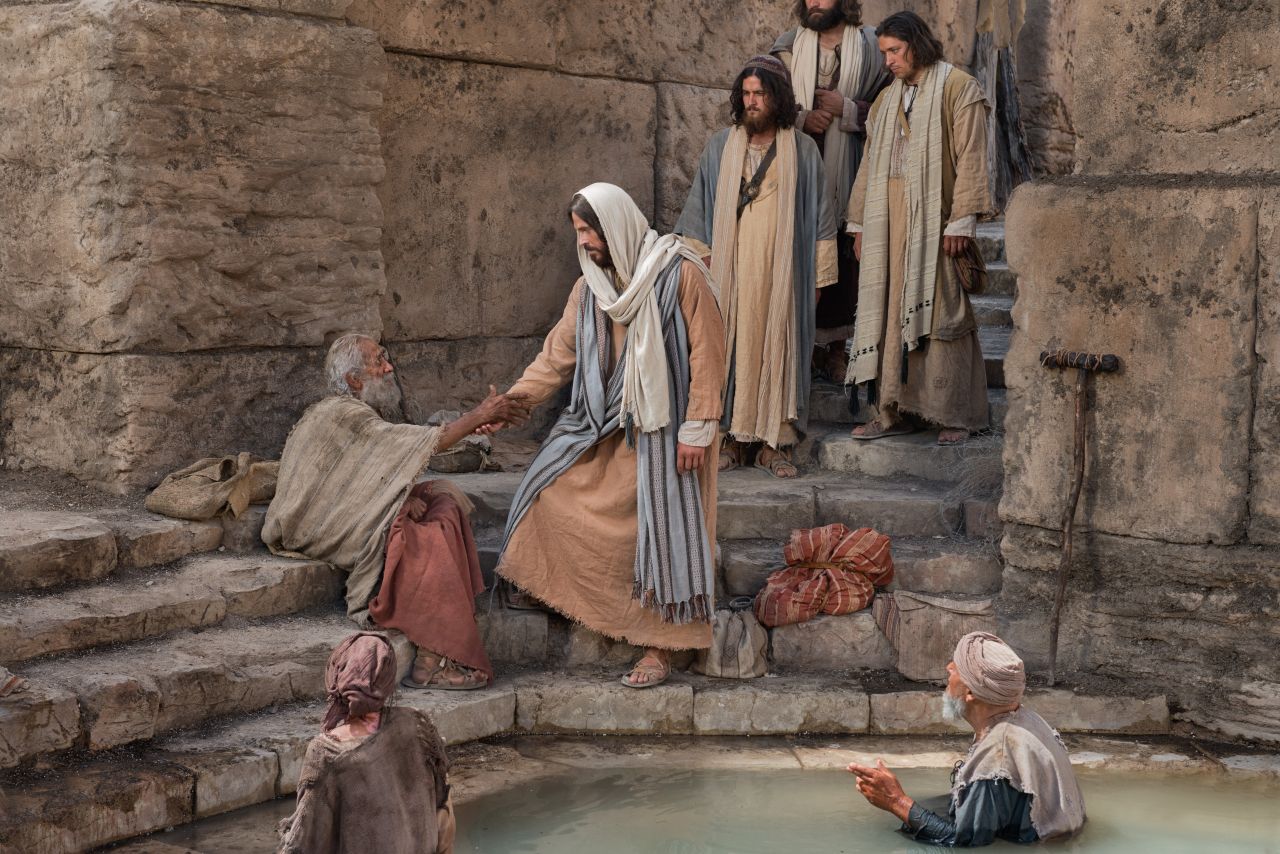 Jesús sana a un hombre en el estanque de Betesda