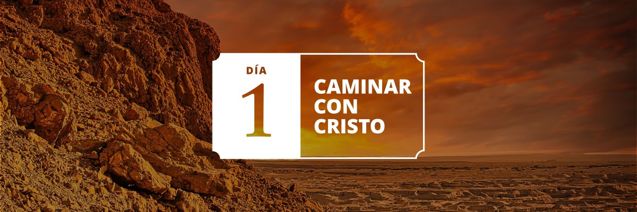 Un atardecer en un desierto rocoso