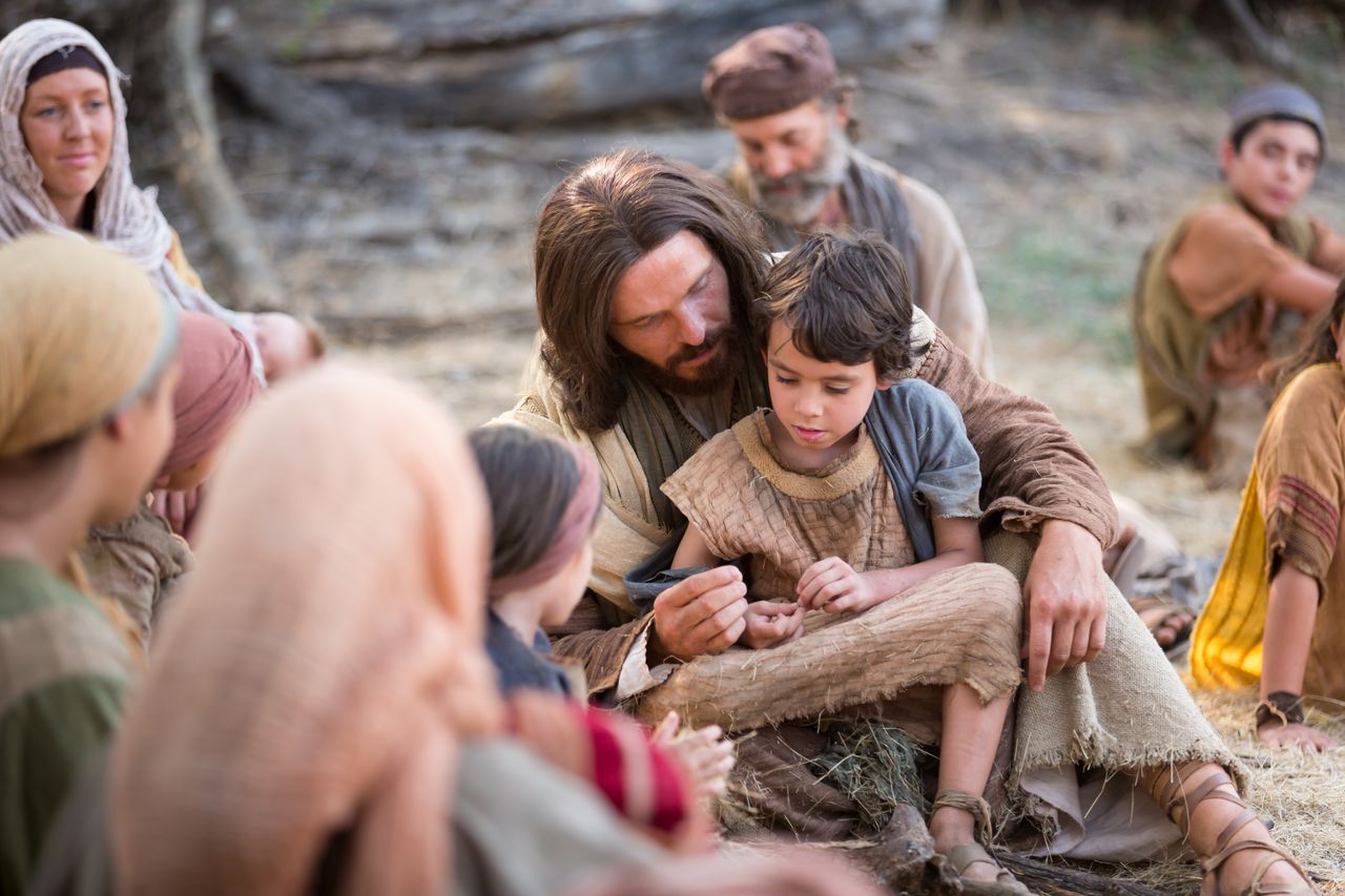 Jesús enseña a los niños