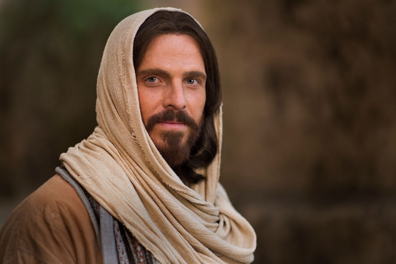 Jesus Christ smiling invites all to come unto Him