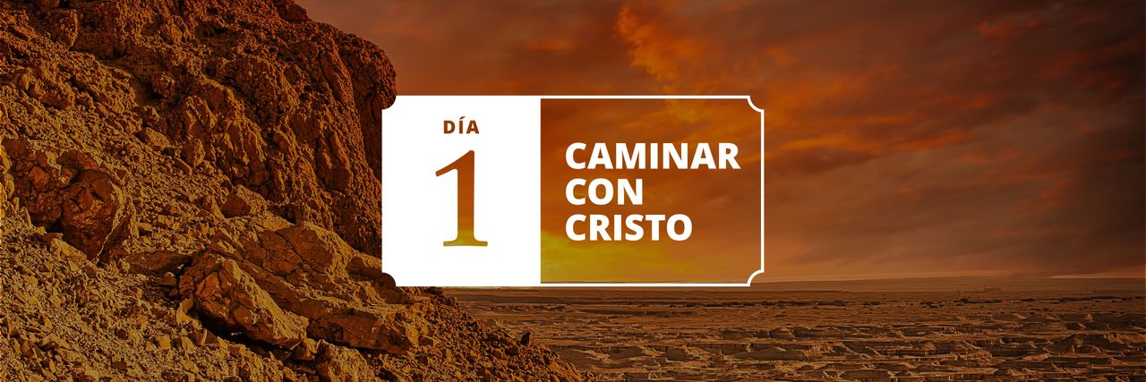Un atardecer en un desierto rocoso
