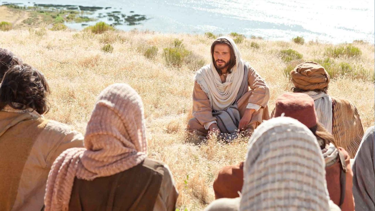Jesucristo enseña a Sus discípulos durante el Sermón del Monte